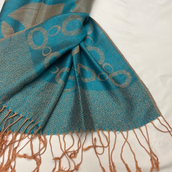 New, Never Worn, Gorgeous Pashima Scarf. Reversible. 72” by 28”. - Picture 5 of 9